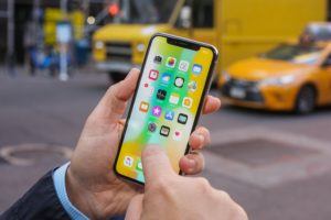 Скільки завантажених додатків використовують власники iPhone