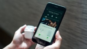 Експерти називають AirPods більш перспективним продуктом, ніж Apple Watch