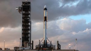 З третьої спроби в SpaceX запустили супутник, але ракету не врятували — вона потонула