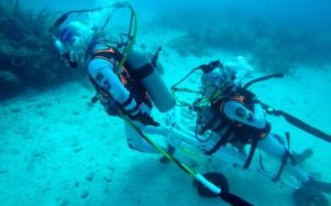 Астронавти випробували місячне рятувальне обладнання на морському дні
