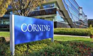 Інвестори радять вкладати в Corning, а не в Apple