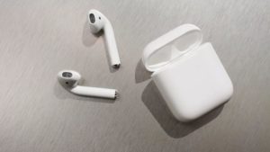 Чому Apple повинна поставляти iPhone разом з AirPods