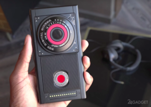 «Голографічний» смартфон RED Hydrogen One показали на відео