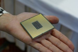 Планшети та ноутбуки на Windows 10 on ARM зможуть працювати від акумулятора більше доби