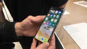П'ять фішок Android-смартфонів, які запозичив iPhone X