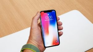 OLED-дисплей iPhone X виявився крутішим, ніж у Galaxy Note 8
