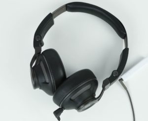 Крихітний Bluetooth-ресивер перетворить будь-які навушники безпроводові